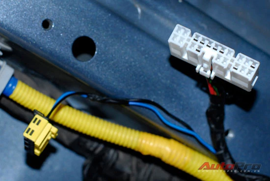 Xử lý nội thất xe ngập nước ảnh 6