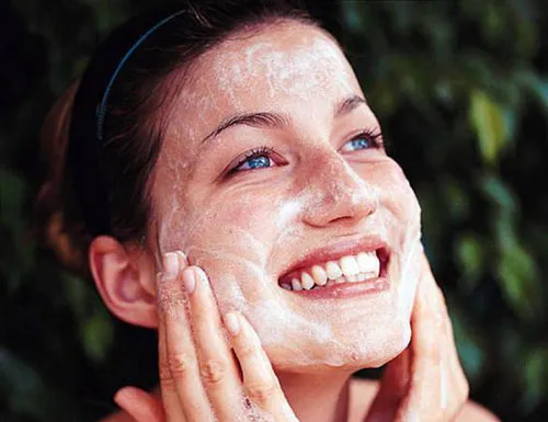 Ngừa mụn cho da dầu trong mùa nóng ảnh 3