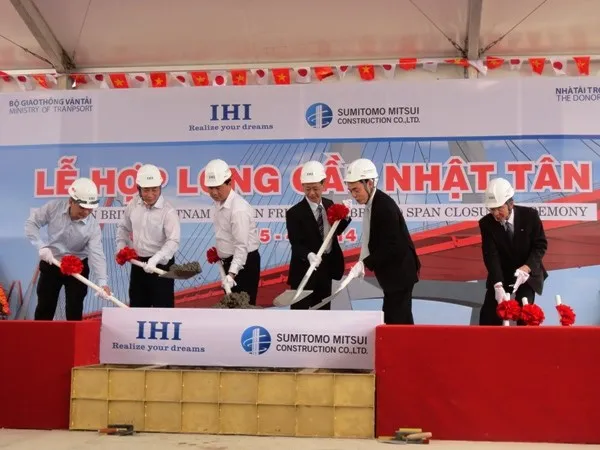 Cầu Nhật Tân đã chính thức nối liền hai bờ sông Hồng ảnh 1 Cầu Nhật Tân đã chính thức nối liền hai bờ sông Hồng ảnh 1