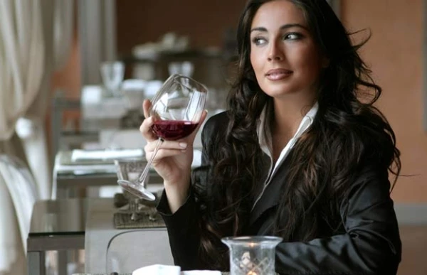  Tám vị trí trên cơ thể phụ nữ khiến đàn ông chú ý ảnh 7