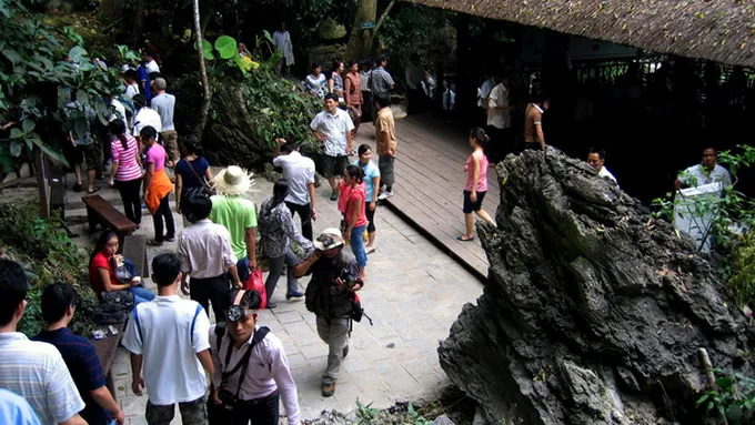 Hoạt cảnh tiên nữ tắm động Phong Nha hút du khách ảnh 1