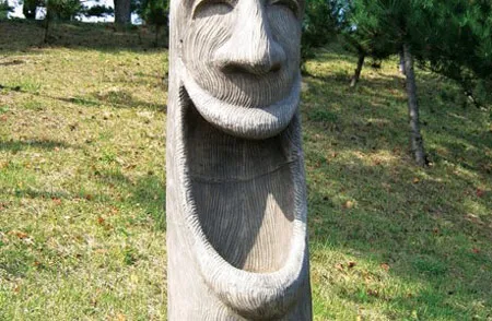 Một trong những tượng gợi hình trong công viên Haesindang, Hàn Quốc. Ảnh: TL