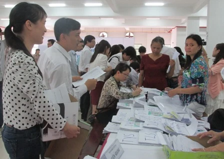 Các Sở GD-ĐT khu vực phía Nam bàn giao hồ sơ ĐH, CĐ cho các trường vào sáng nay 12/5.