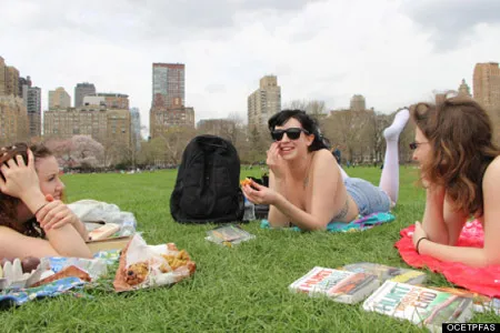 ảnh đẹp, ngực trần, đọc sách