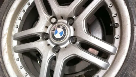 Phanh đĩa dễ bị mòn, xước khi xe đi dưới trời mưa