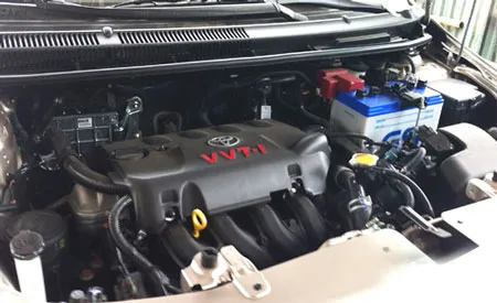 Bùn, đất, nước lọt vào khoang xe và làm ướt dây cu-roa gây ra hiện tượng trượt đai