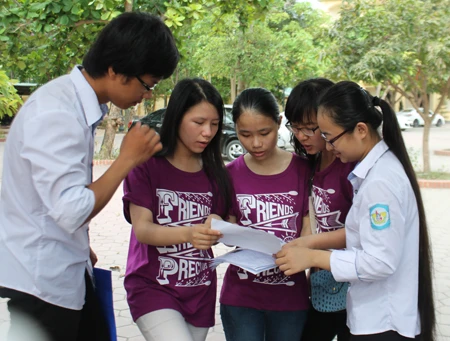 Đưa giàn khoan trái phép Hải Dương 981 vào đề thi thử đại học ảnh 1 Đưa giàn khoan trái phép Hải Dương 981 vào đề thi thử đại học