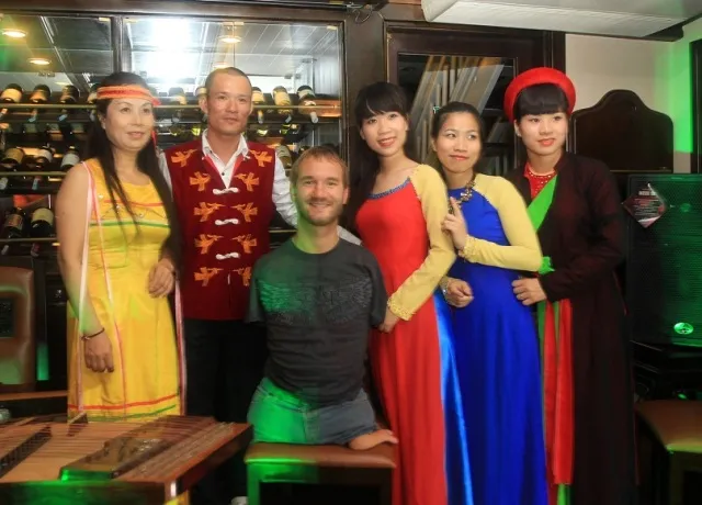 Chùm ảnh Nick Vujicic thăm vịnh Hạ Long ảnh 6
