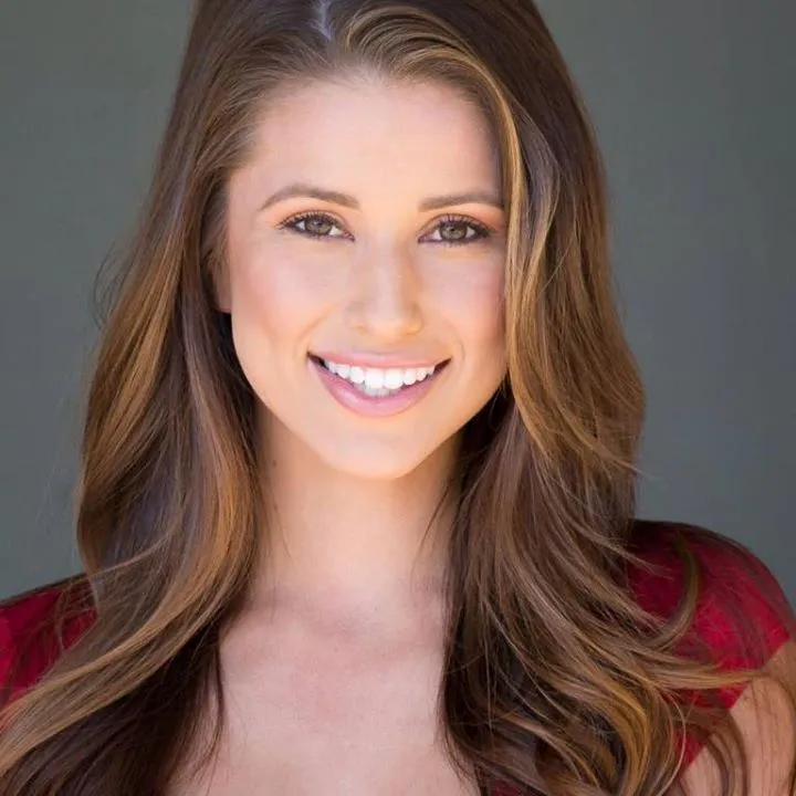 Cô sở hữu vẻ đẹp cân đối