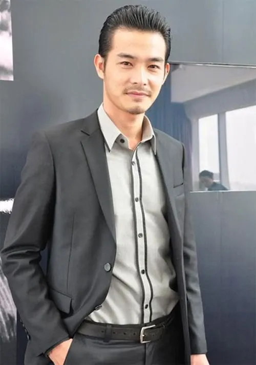 Quách Ngọc Ngoan bị tố là "con bạc khát nước" khi có tin đồn, anh mê đánh bạc đến mức phải bán xe. Nhập mô tả cho ảnh