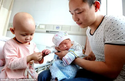 đây không phải là lần đầu tiên một cặp vợ chồng có quyết định sinh thêm con thứ để cứu cuộc sống của con đầu. Vào tháng 9 năm ngoái, cặp đôi Rob và Cindy Harris cũng đã trải qua thụ tinh ống nghiệm trong một nỗ lực sinh thêm con để cứu đứa con đầu 9 tháng tuổi của họ