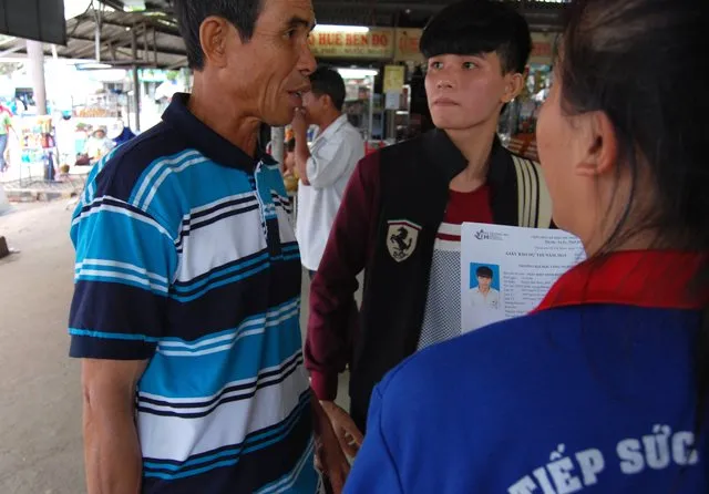 Thí sinh tấp nập đổ về TP.HCM dự thi đại học ảnh 11 Thí sinh tấp nập đổ về TP.HCM dự thi đại học ảnh 11