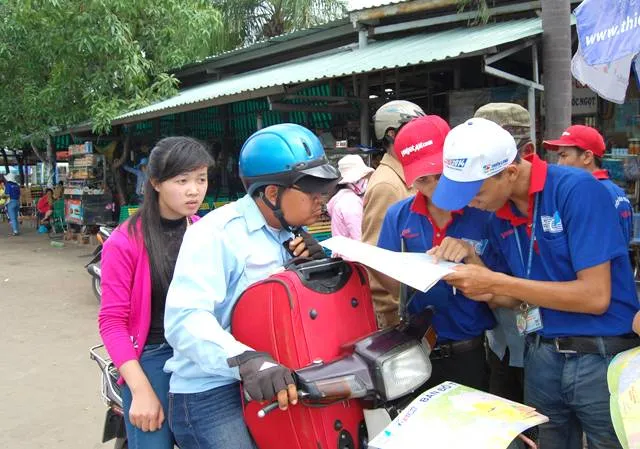 Thí sinh tấp nập đổ về TP.HCM dự thi đại học ảnh 3 Thí sinh tấp nập đổ về TP.HCM dự thi đại học ảnh 3