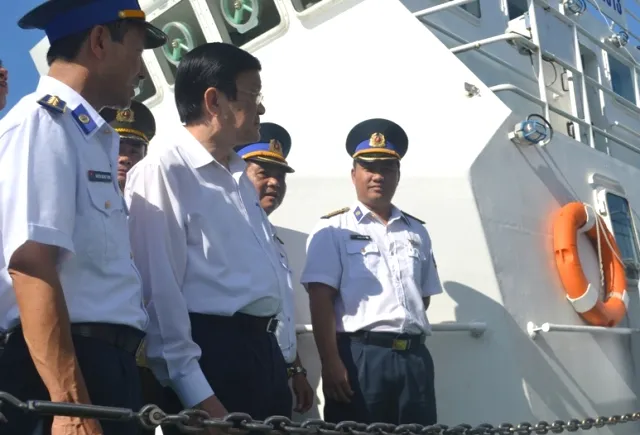 Chùm ảnh Chủ tịch nước Trương Tấn Sang thăm tàu CSB ở Đà Nẵng ảnh 2