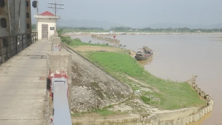 Hơn 50 tỉ đồng “cứu” mố cầu trên đường sắt Bắc Nam ảnh 1 Hơn 50 tỉ đồng “cứu” mố cầu trên đường sắt Bắc Nam ảnh 1