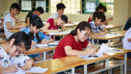 Bộ trưởng Bộ GD-ĐT cảm ơn người ra đề thi ĐH, CĐ ảnh 2 Thí sinh dự thi vào ĐH Khoa học Xã hội và Nhân văn - ĐH QGHN. (Ảnh: Thành Long/USSH)