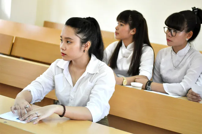 Nữ sinh trổ tài hát hay thi vào cao đẳng ảnh 4 Nữ sinh trổ tài hát hay thi vào cao đẳng ảnh 4