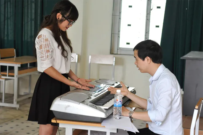 Nữ sinh trổ tài hát hay thi vào cao đẳng ảnh 8 Nữ sinh trổ tài hát hay thi vào cao đẳng ảnh 8