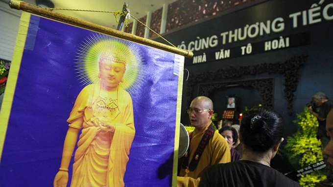 Hà Nội mưa trắng trời đưa “cụ Dế Mèn” về cùng đất mẹ ảnh 12