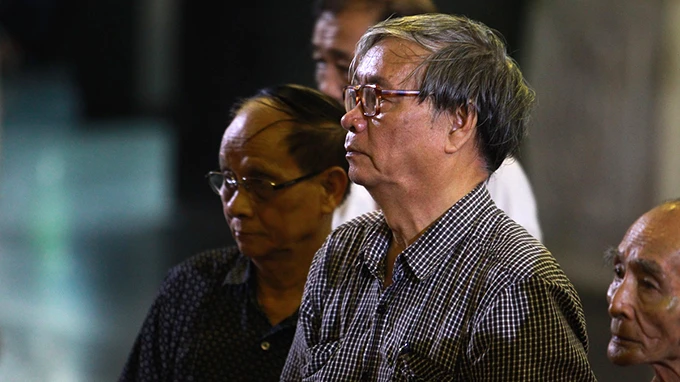 Hà Nội mưa trắng trời đưa “cụ Dế Mèn” về cùng đất mẹ ảnh 5