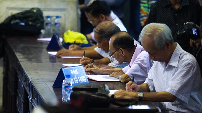 Hà Nội mưa trắng trời đưa “cụ Dế Mèn” về cùng đất mẹ ảnh 7