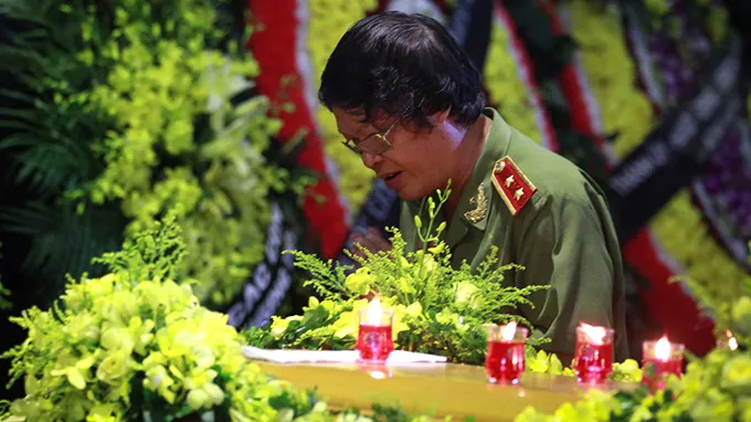 Hà Nội mưa trắng trời đưa “cụ Dế Mèn” về cùng đất mẹ ảnh 8