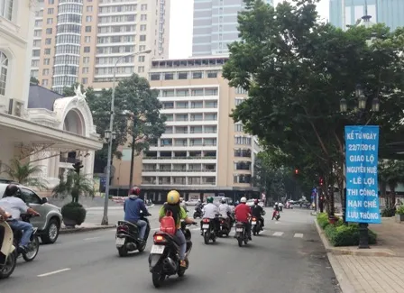 “Xin lỗi” dân vì gây bất tiện khi xây ga ngầm metro ảnh 3