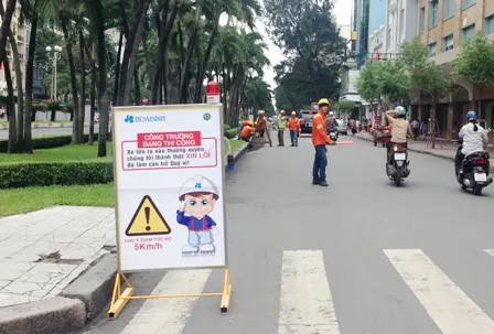 “Xin lỗi” dân vì gây bất tiện khi xây ga ngầm metro ảnh 1