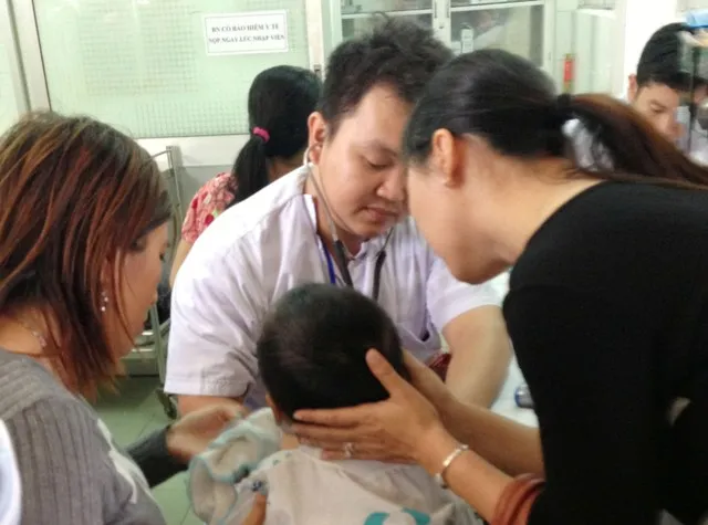 Thời tiết chuyển mùa, bệnh nhi kẹt cứng khoa hô hấp ảnh 2 Thời tiết chuyển mùa, bệnh nhi kẹt cứng khoa hô hấp ảnh 2