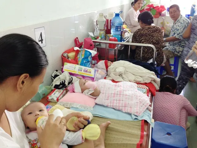 Thời tiết chuyển mùa, bệnh nhi kẹt cứng khoa hô hấp ảnh 5 Thời tiết chuyển mùa, bệnh nhi kẹt cứng khoa hô hấp ảnh 5