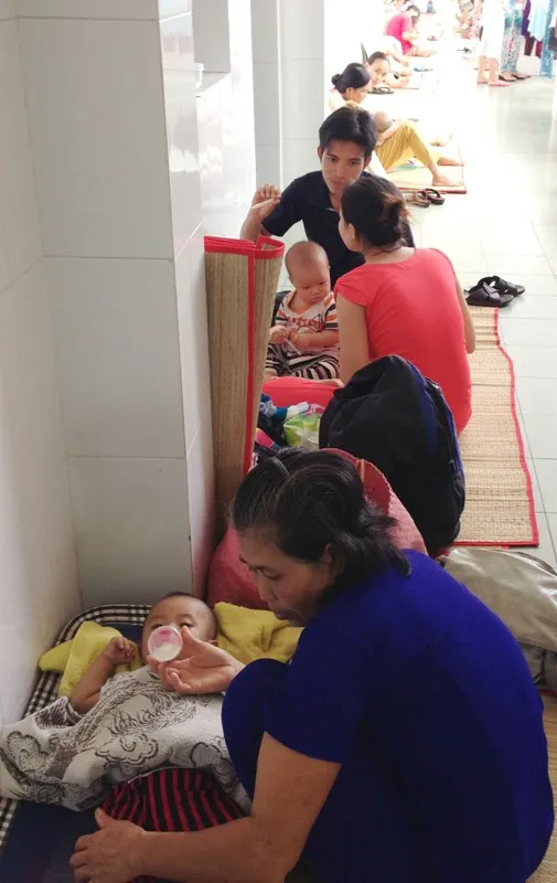 Thời tiết chuyển mùa, bệnh nhi kẹt cứng khoa hô hấp ảnh 3 Thời tiết chuyển mùa, bệnh nhi kẹt cứng khoa hô hấp ảnh 3