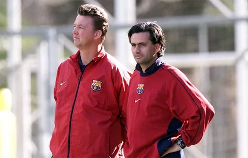 Van Gaal (trái) và Mourinho khi còn làm việc cùng nhau ở Barcelona. Ảnh: AI. anh-1-2564-1406168864.jpg