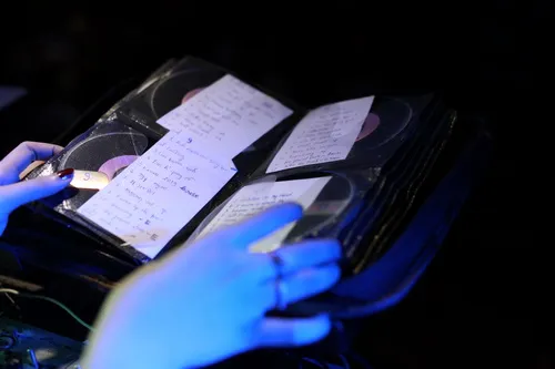 Cận cảnh một ngày làm việc của nữ DJ ảnh 13