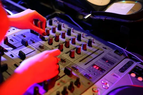 Cận cảnh một ngày làm việc của nữ DJ ảnh 12