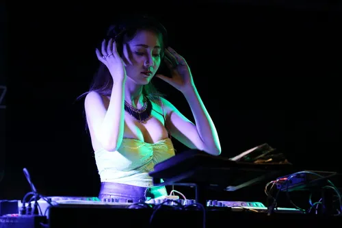 Cận cảnh một ngày làm việc của nữ DJ ảnh 11