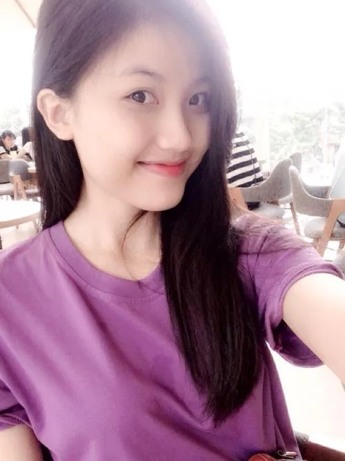 Với Huyền Thanh, nụ cười dường như lúc nào cũng nở thật tươi trên môi.