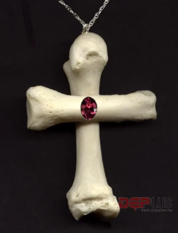 Những món trang sức kinh dị nhắc đến đã "rùng mình" ảnh 9 Những món trang sức kinh dị nhắc đến đã "rùng mình" ảnh 9