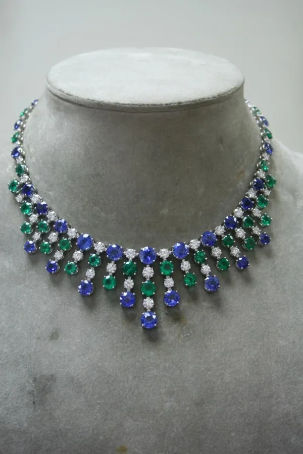 Những món trang sức kinh dị nhắc đến đã "rùng mình" ảnh 5 Những món trang sức kinh dị nhắc đến đã "rùng mình" ảnh 5