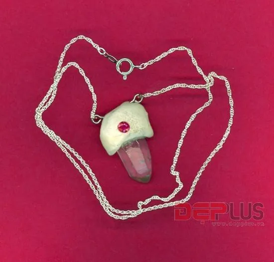 Những món trang sức kinh dị nhắc đến đã "rùng mình" ảnh 8 Những món trang sức kinh dị nhắc đến đã "rùng mình" ảnh 8