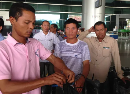 25 lao động Việt Nam từ Lybia đã về nước ảnh 1 25 lao động Việt Nam từ Lybia đã về nước ảnh 1