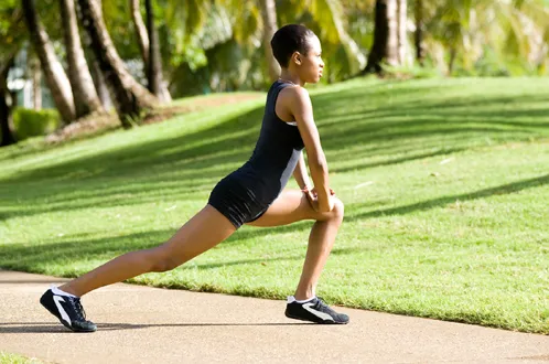 Làm gì khi bị chấn thương đầu gối? ảnh 1