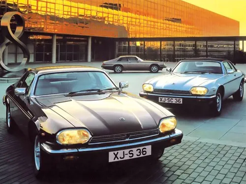 Những chiếc Jaguar XJS đầu tiên được sản xuất vào năm 1975. Và Hãng Jaguar đã bán được hơn 100.000 chiếc trong vòng 21 năm sau đó