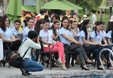 Lại hoãn phiên tòa xử vụ hủy cuộc thi Nữ hoàng biển Việt Nam ảnh 1 Lại hoãn phiên tòa xử vụ hủy cuộc thi Nữ hoàng biển Việt Nam ảnh 1