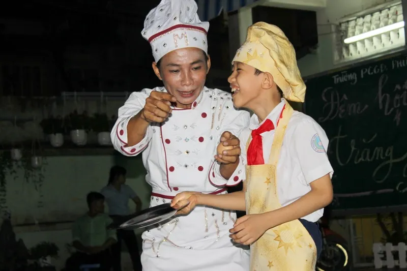 Ấm áp 'Đêm hôi trăng rằm' tại trường Phổ cập giáo dục phường 12 ảnh 2