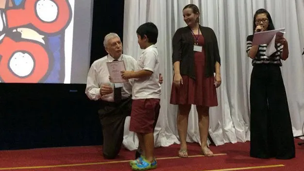 Khi thầy cô quỳ trước học trò... ảnh 2 Khi thầy cô quỳ trước học trò... ảnh 2