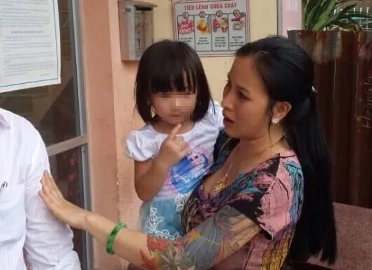 Bà giúp việc 'bắt cóc' con gái chủ nhà để tống tiền ảnh 1