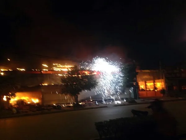 Chùm ảnh: Vụ cháy tại khu đô thị Nam Trung Yên-Hà Nội nhìn từ trên cao ảnh 6