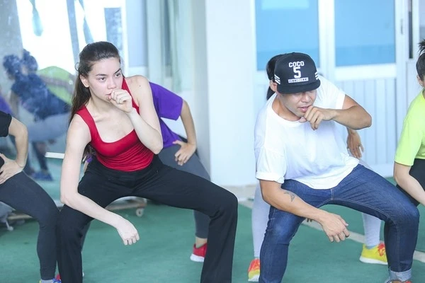 Hồ Ngọc Hà tập luyện cùng biên đạo múa của Britney Spears 5