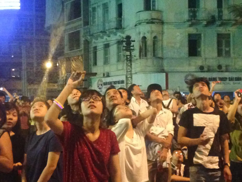 TP.HCM đón năm mới 2015 bằng màn pháo hoa hoành tráng ảnh 10