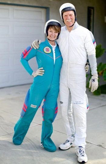 Pat Moorhead bước sang tuổi 80. Ông đã đánh dấu tuổi 80 của mình bằng cách thực hiện thành công80 cú nhảy dù liên tục. Ông đã trải qua hầu hết thời gian cho việc vòng quanh thế giới với người vợ của mình. Họ đã đi qua được hơn 180 nước.